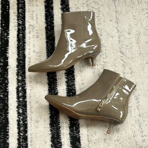 🦋Taryn Rose Kitten Heel Booties in tan